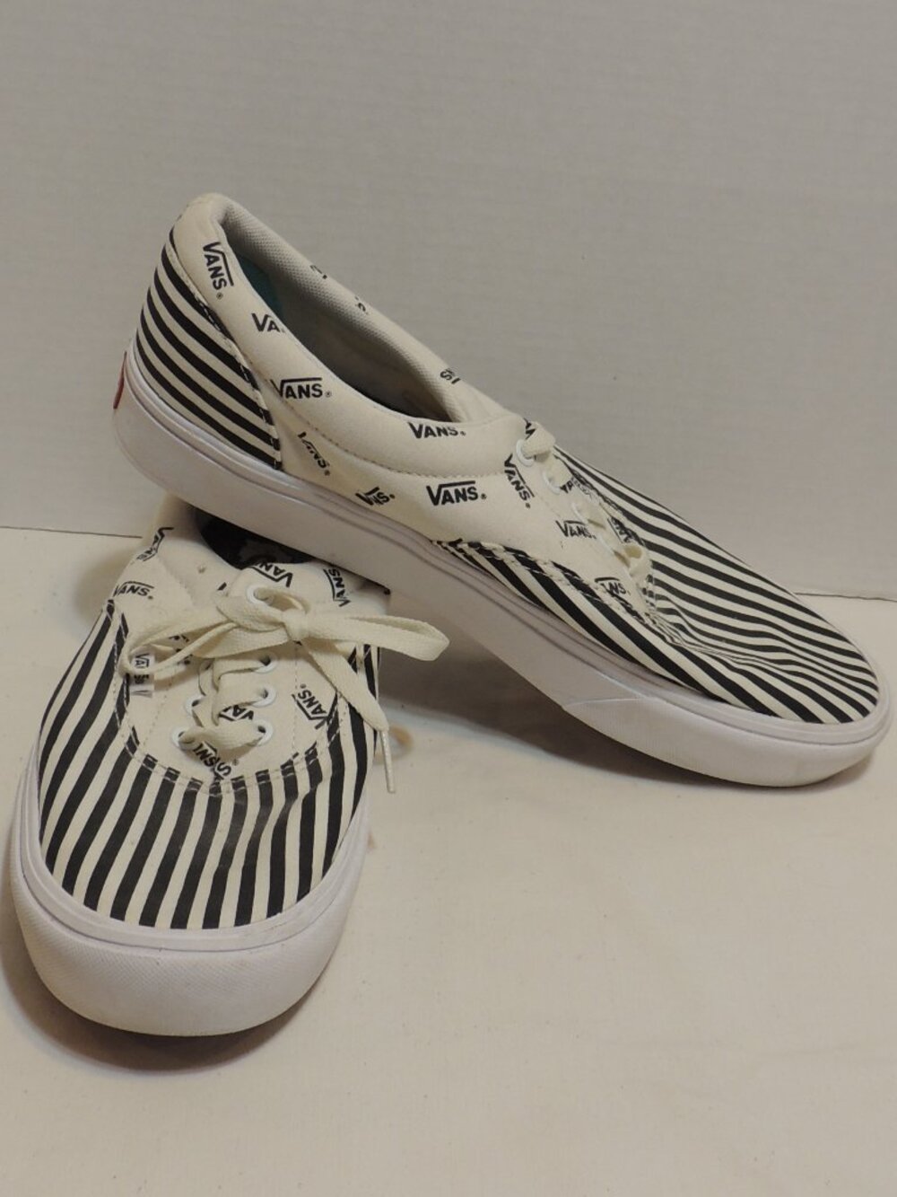 VANS Shoes Men Size 12 White Black Lace Up Outdoor Skate BMX Riding Shoes